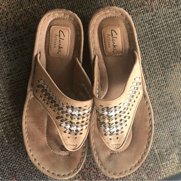 Clarks Shoes - Clarks Artisan Leather Padded Footbed Braided Design Wide Toe Thong Sandals 9.5